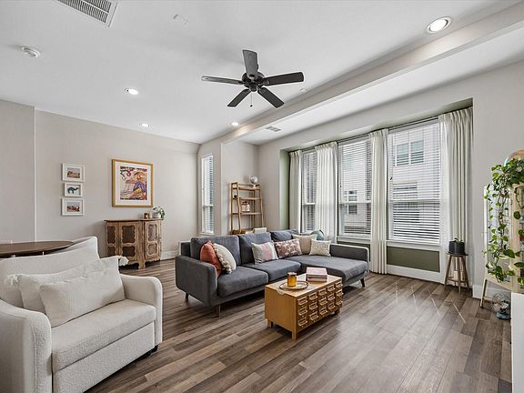 4th image of 848 Fisher St #C