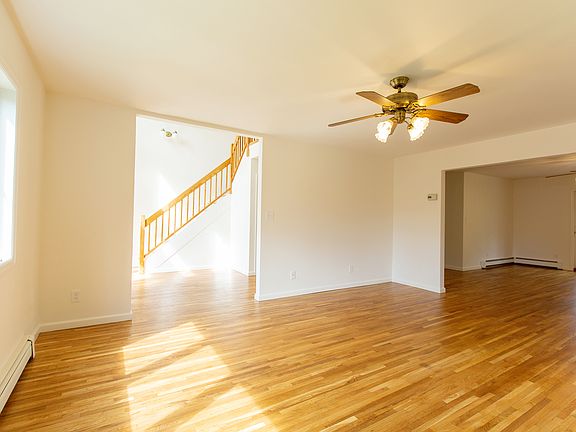 4th image of 62 Lockwood Ln