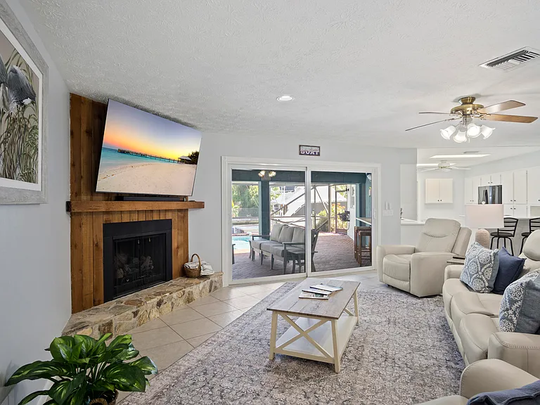 1360 SW Albatross Way — Photo 19