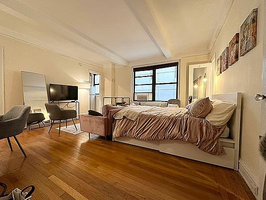 1st image of 455 W 34th St APT 7H