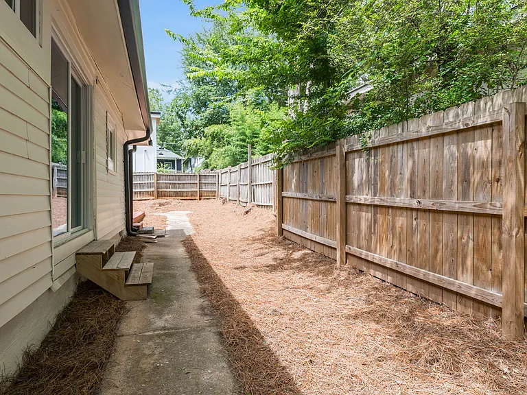 200 Lowry St NE — Photo 44