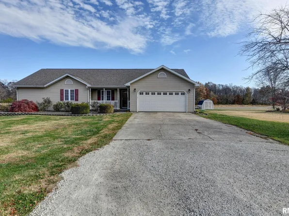 3830 Lake Dr, Taylorville, IL 62568