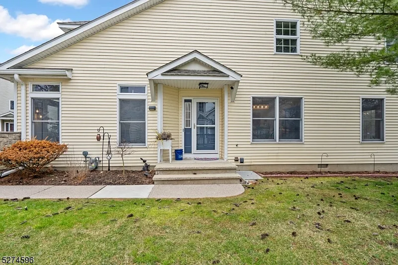 Photo 2 of 31 - 18 Pond Ridge Dr - Clinton, NJ Building Photo - 18 Pond Ridge Dr