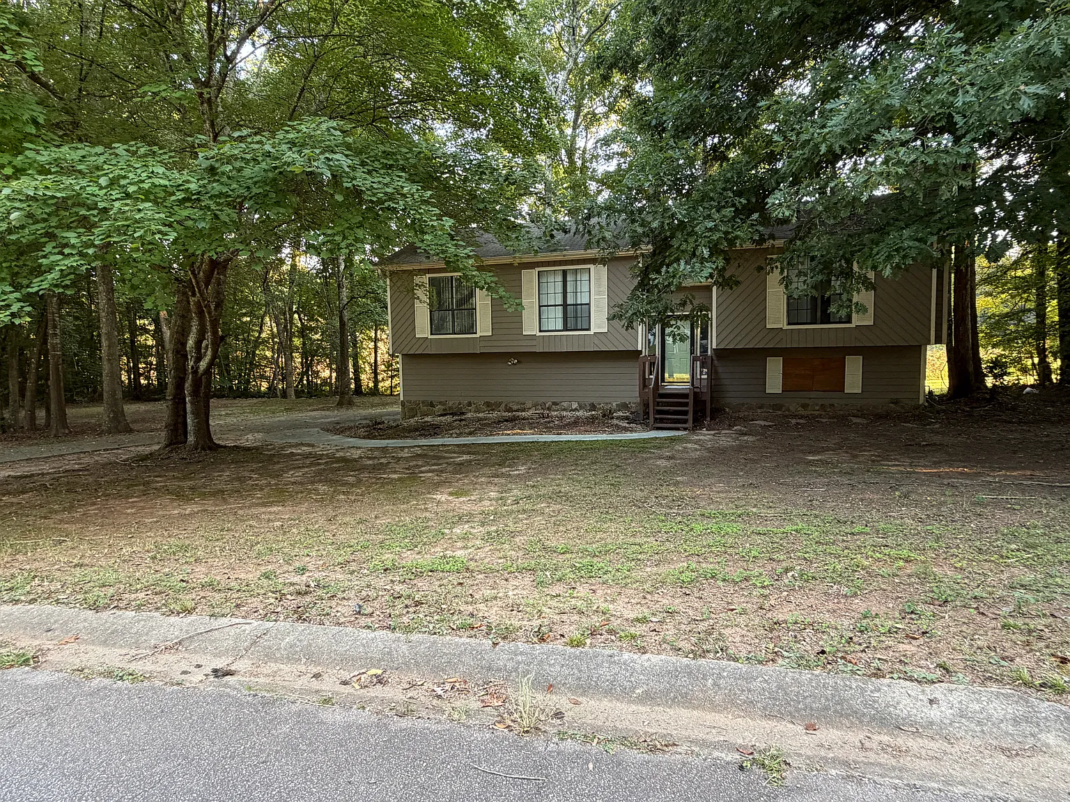 3 bed, 1860 sqft, $2,050 — Photo 2