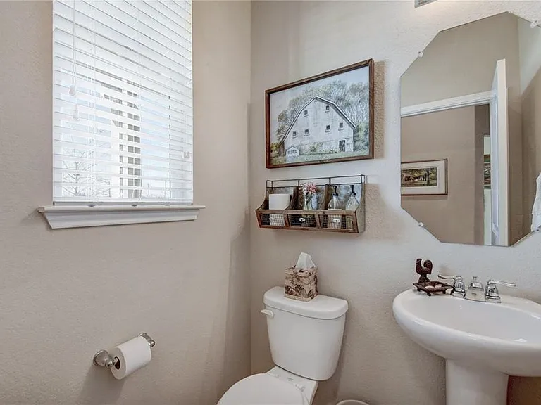 412 Crater Lake Dr #412 — Photo 14