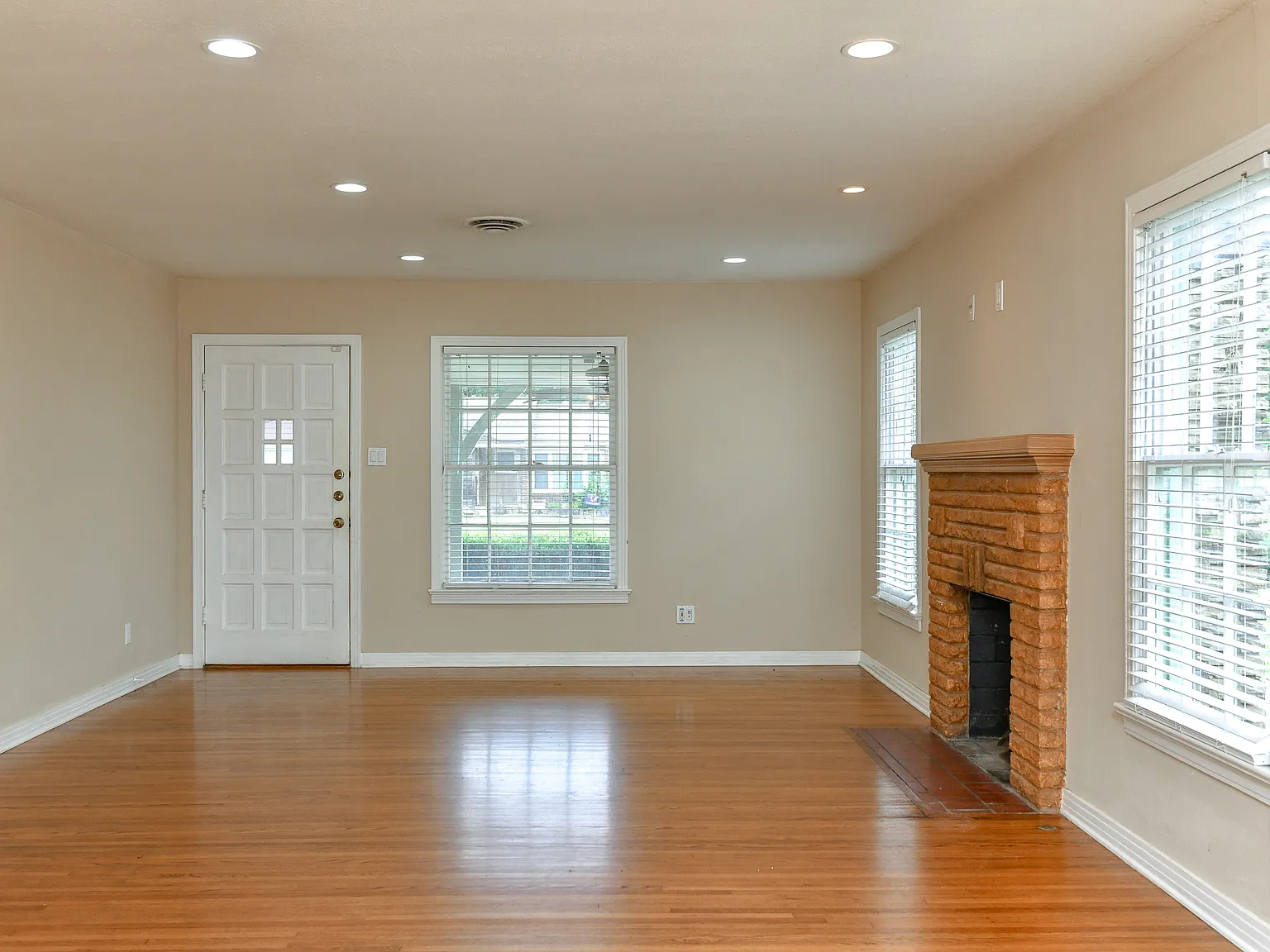 3 bed, 1545 sqft, $2,500 — Photo 2