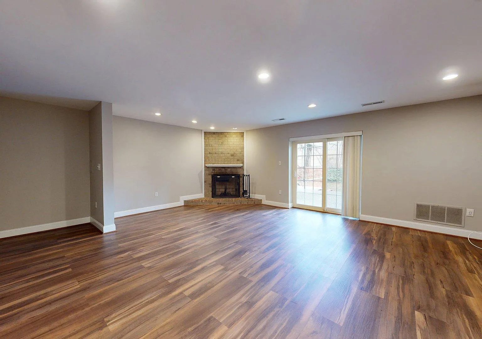 Westhampton Mews — Photo 2