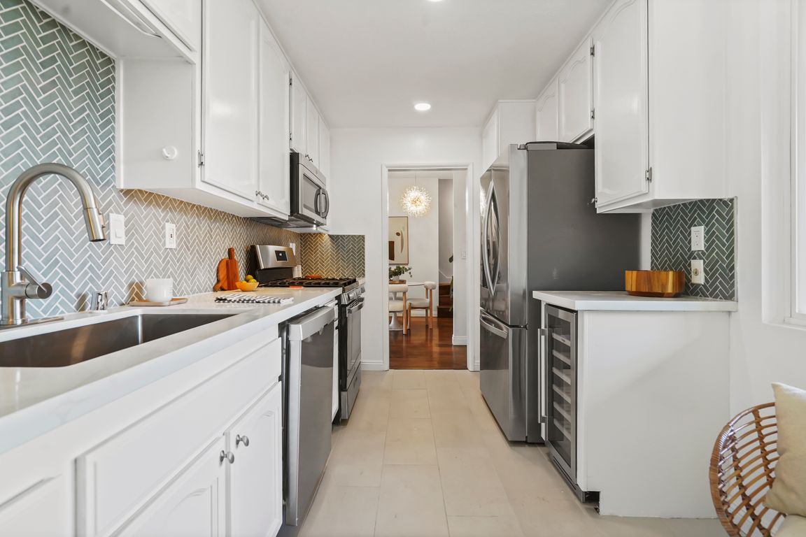 next background image