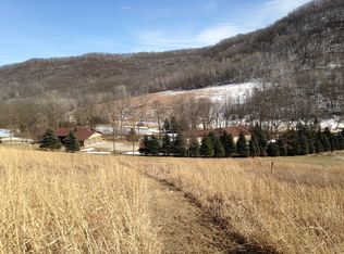 38202 Woodland Hills Dr, Winona, MN 55987