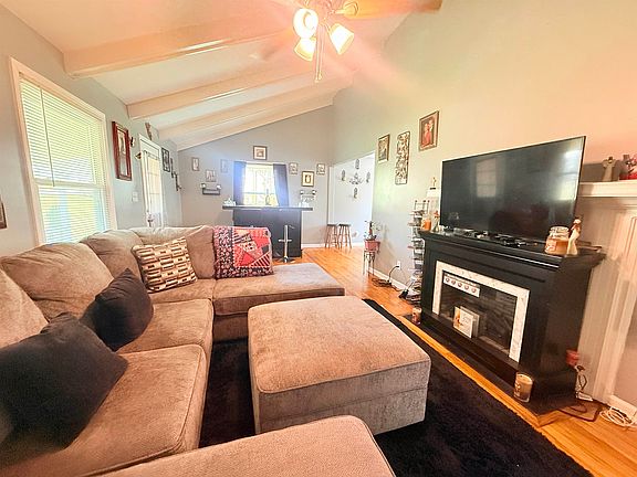 5th image of 1009 Ridgeway St