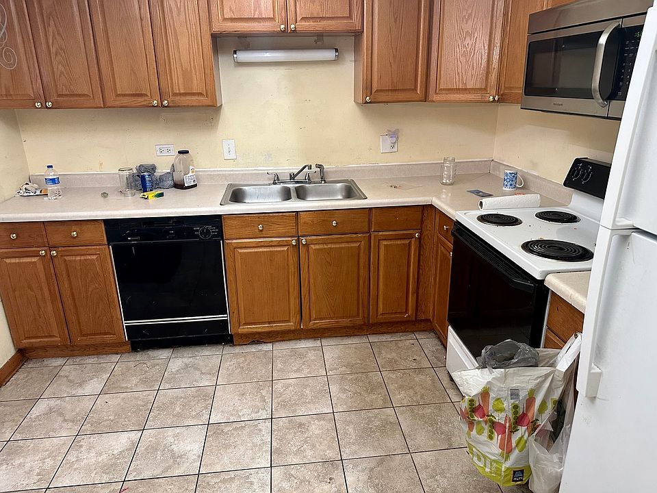 2nd image of 3817 W 123rd St APT 204