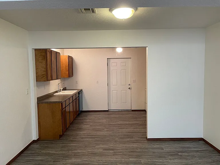721 SW 13th St — Photo 5
