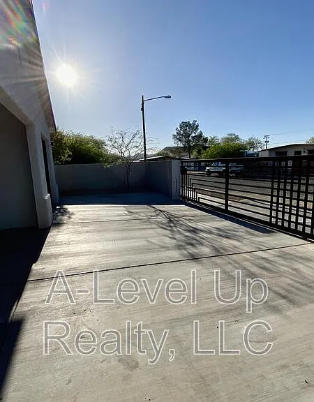 231 W 28th St — Photo 34