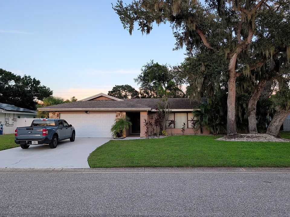 115 Mimosa Dr
