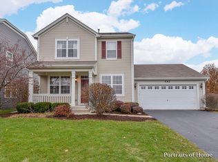 542 Valley View Dr, St Charles, IL 60175