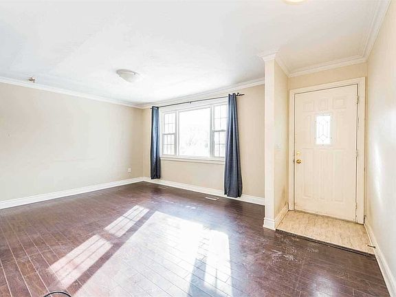 5th image of 231 Margaret Dr