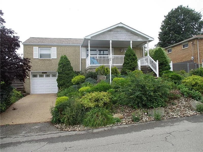 131 3rd Ave photo 1