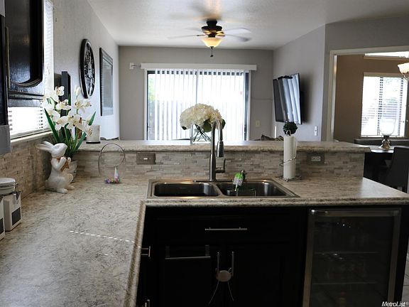 5th image of 1548 Whitney St
