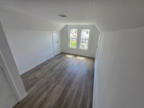 4th image of 129 W 29th St