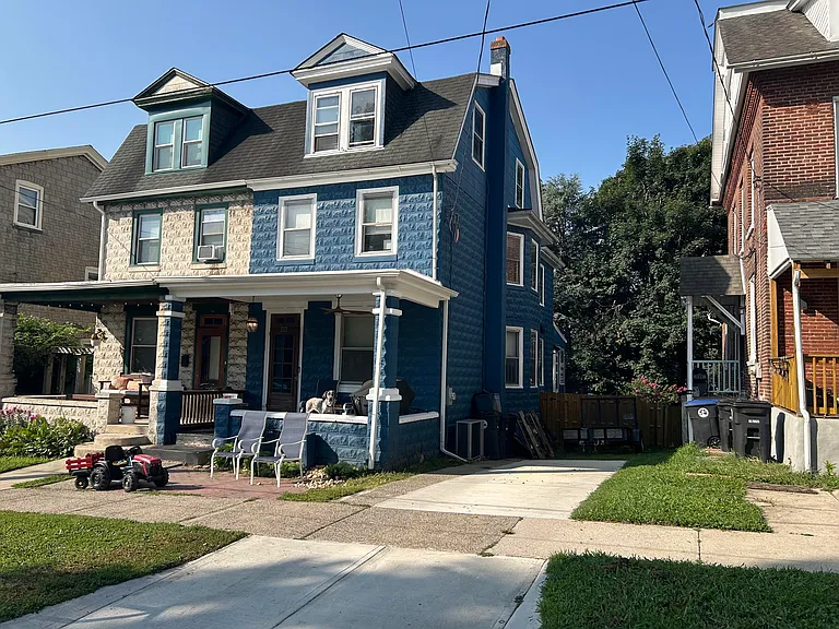 135 E 8th Ave — Photo 1