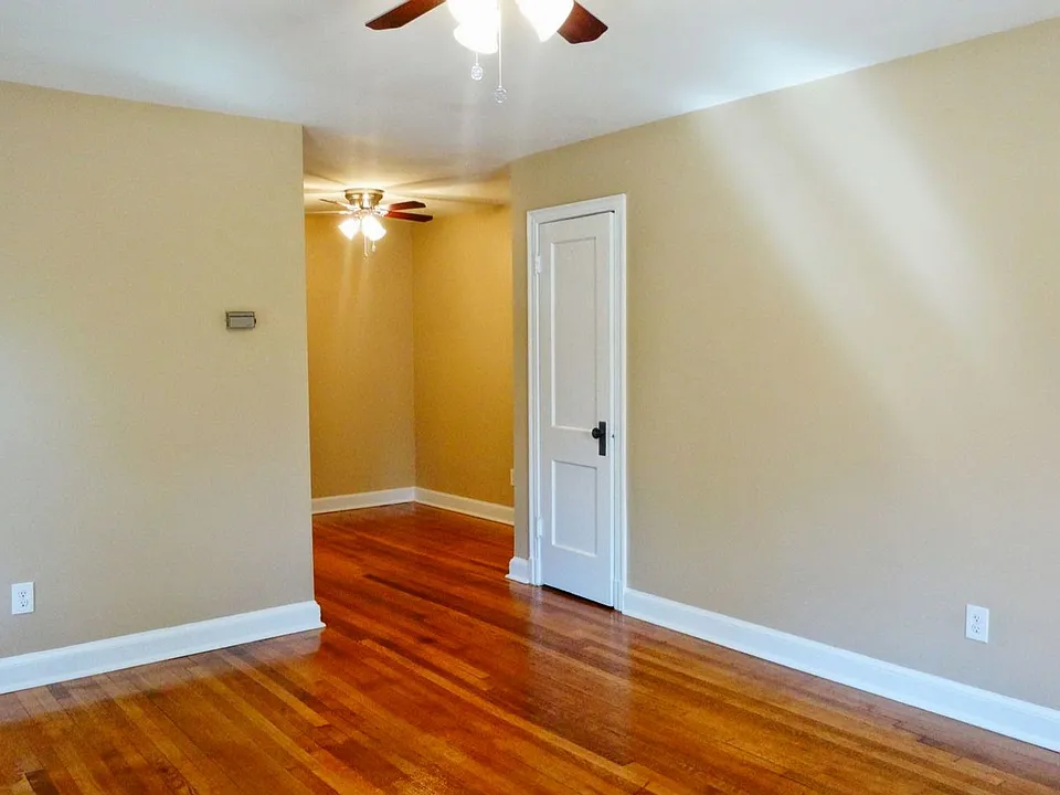 8404 Greenwood Avenue D&G Properties Llc