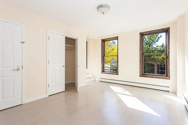 Rented by MNS | media 12