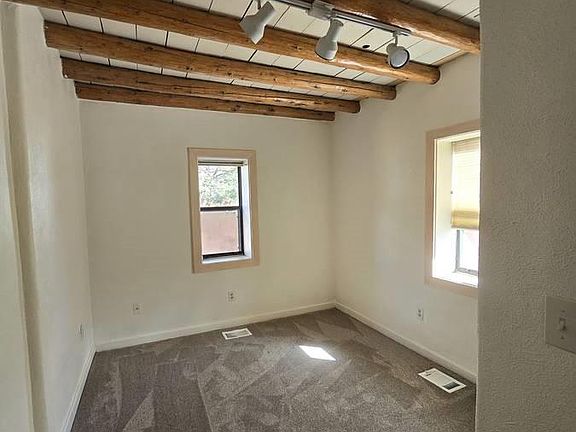 5th image of 246 Casados St
