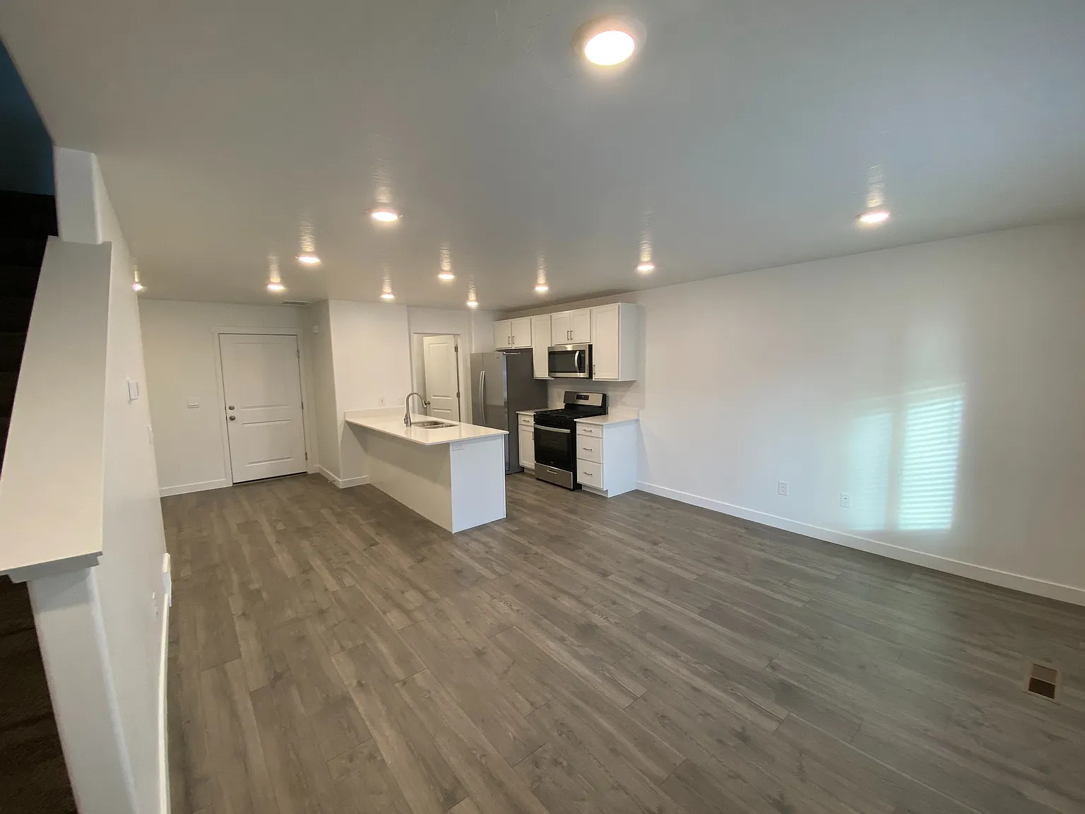 3 bed, 1311 sqft, $1,900 — Photo 3
