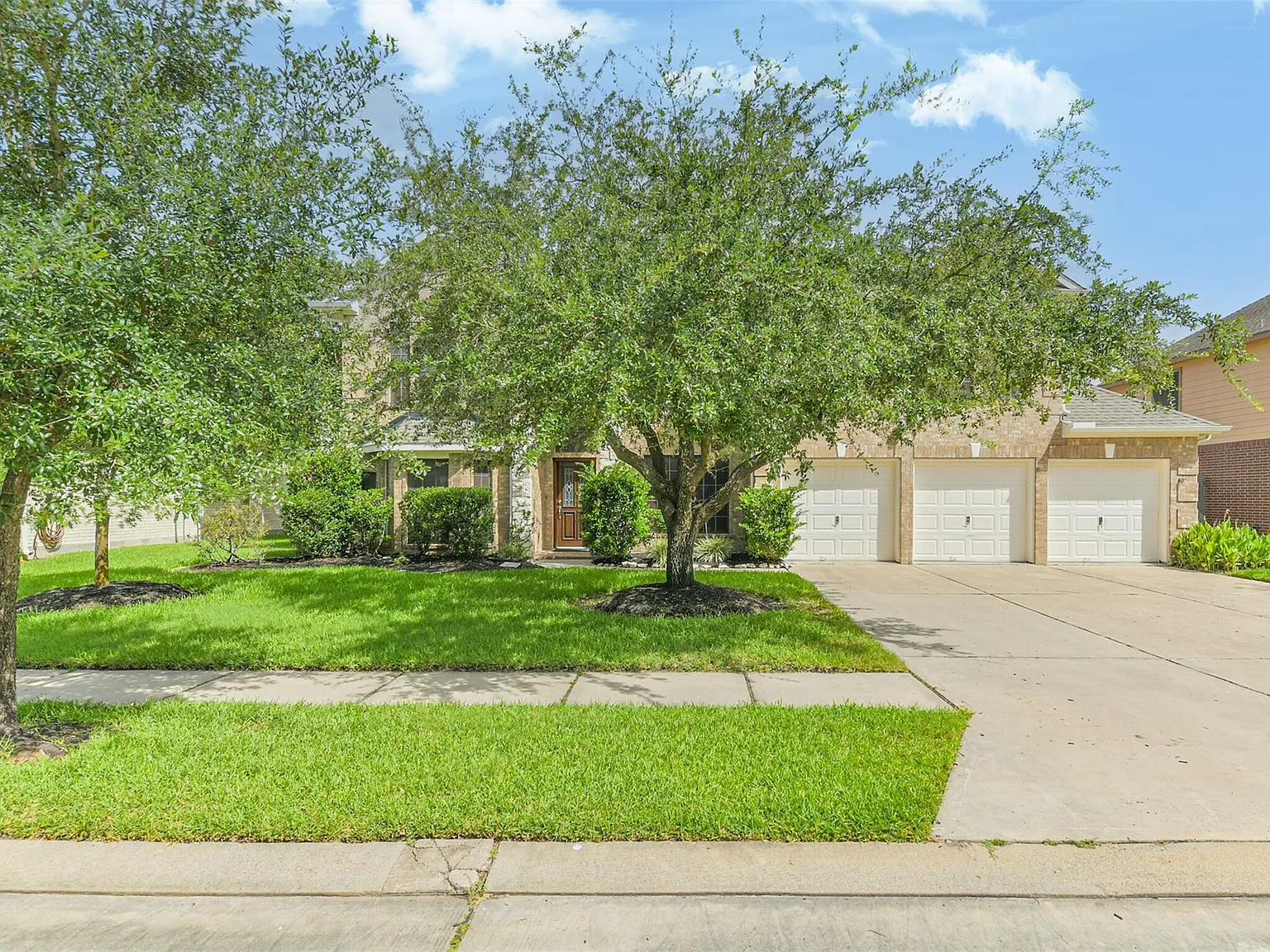 5 bed, 3.5 bath, 4135 sqft, $3,650 — Photo 2