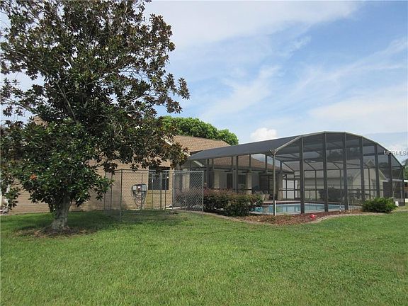 4th image of 2749 Thornberry Ct