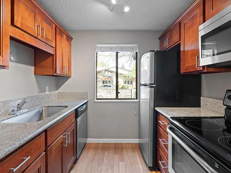 2730-2734 SE Alder St #2732 — Photo 10