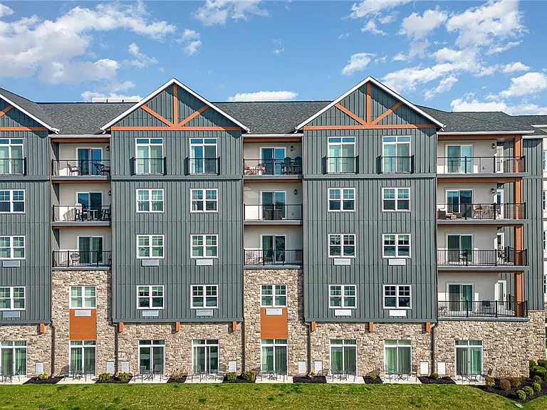 205 Lakeshore Dr #403 — Photo 2