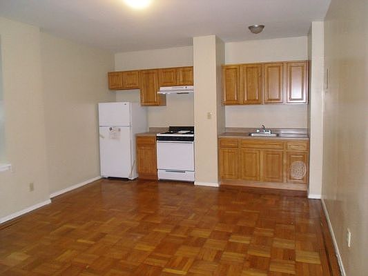 1st image of 2100 Beekman Pl APT 1B