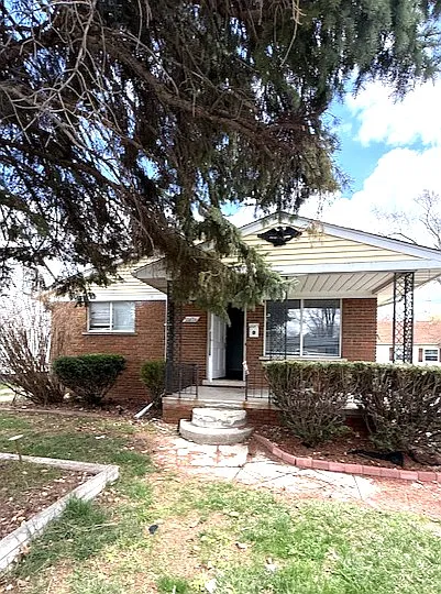 22820 Beechwood Ave — Photo 1