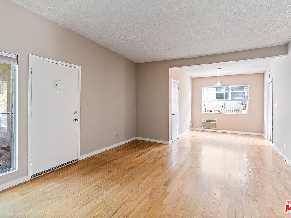 Entrance to Living area