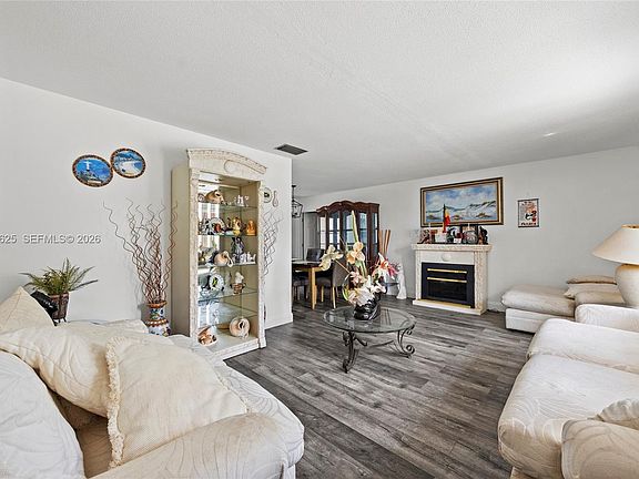 5th image of 1831 Hiltonia Cir