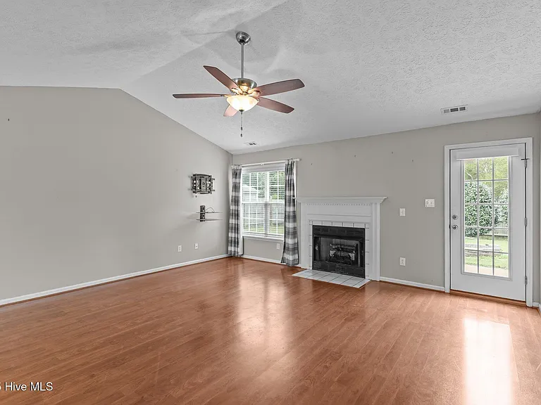 300 Foxhall Rd — Photo 33
