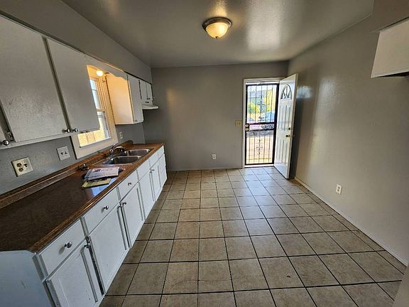3rd image of 10405-10407 W Daphne St #10405