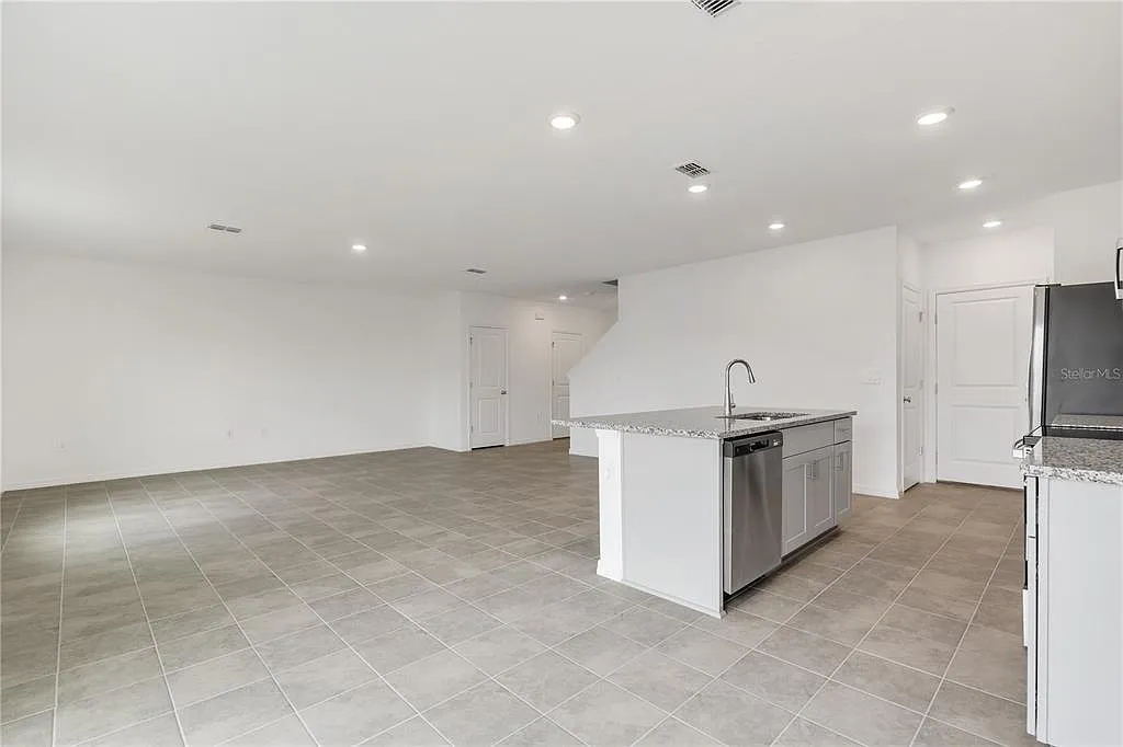 3 bed, 2.5 bath, 1853 sqft, $2,200 — Photo 4