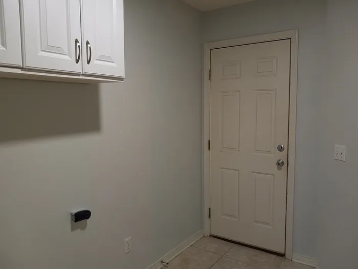 6787 Rickwood Dr — Photo 32