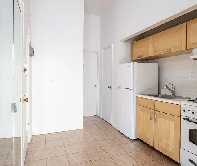 235 E 12th St #2C — Photo 5
