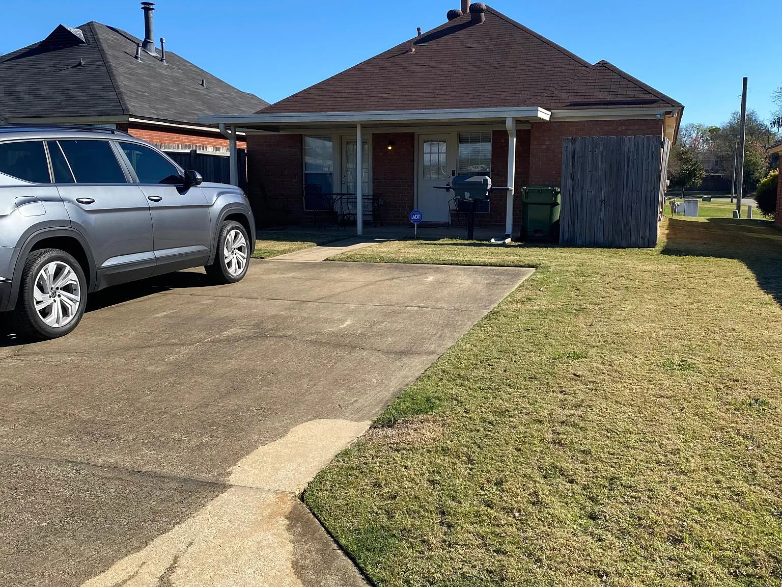 2044 W Aberdeen Dr — Photo 2