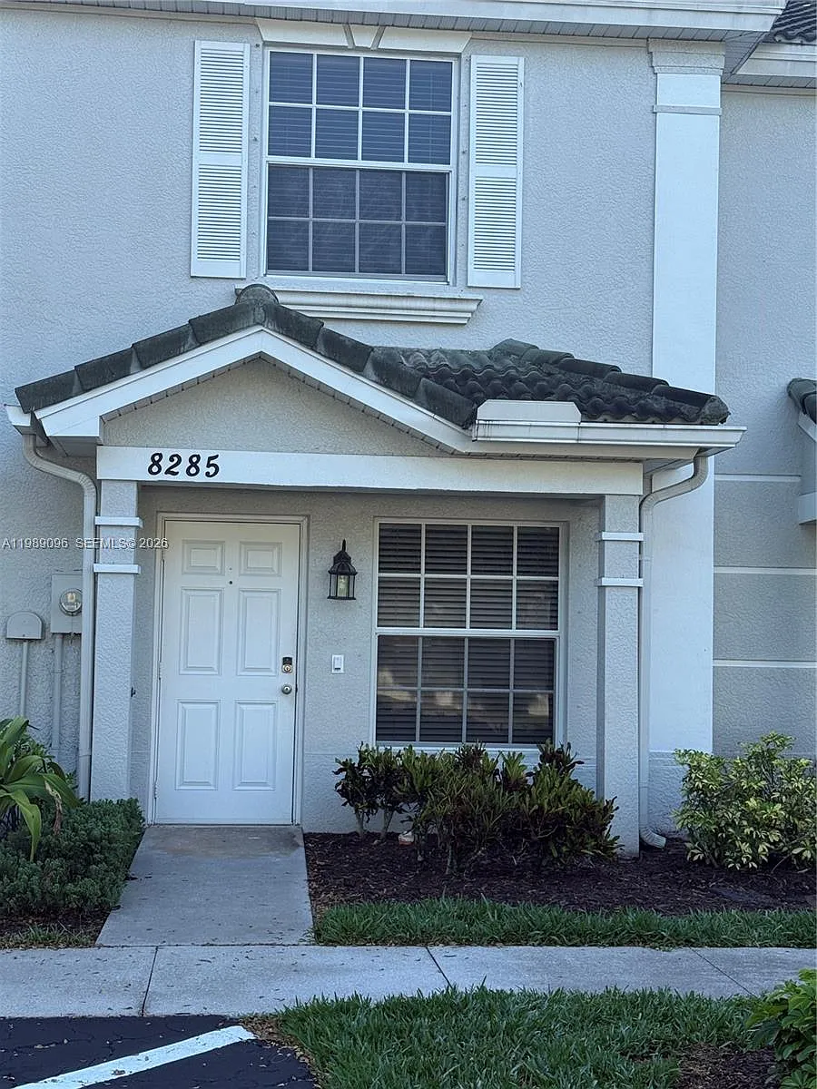 Photo 1 of 29 - 8285 Pacific Beach Dr #0 - Fort Myers, FL Primary Photo - 8285 Pacific Beach Dr #0