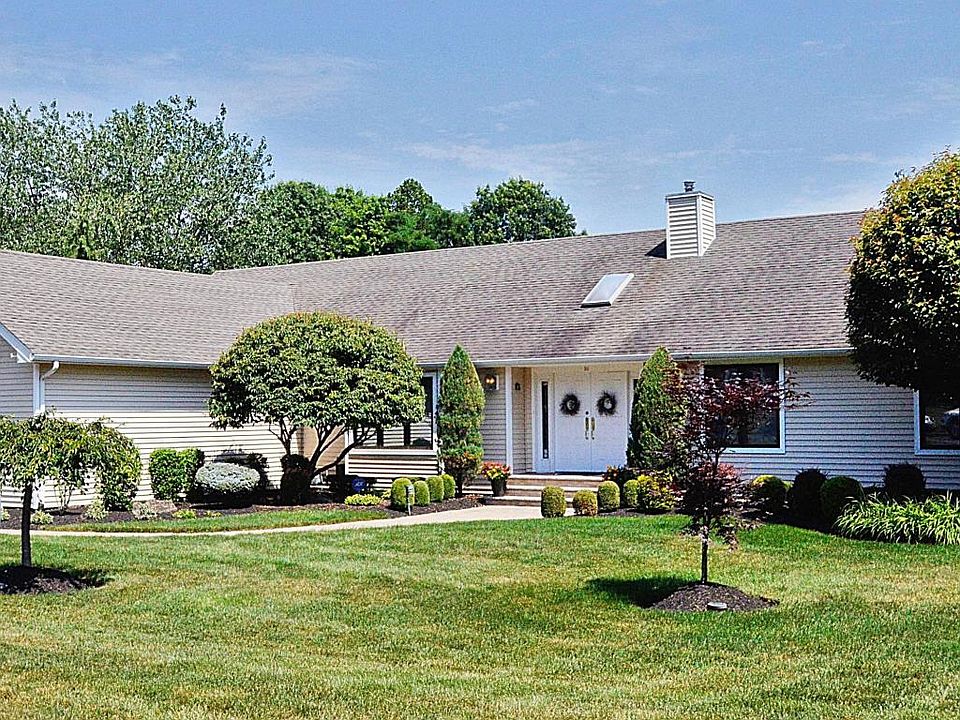 1st image of 20 Baskenridge Dr