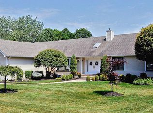 20 Baskenridge Dr, Middletown, NJ 07748