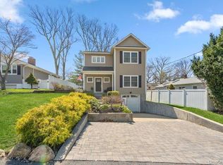 4 Knollwood Avenue, Bayville, NY