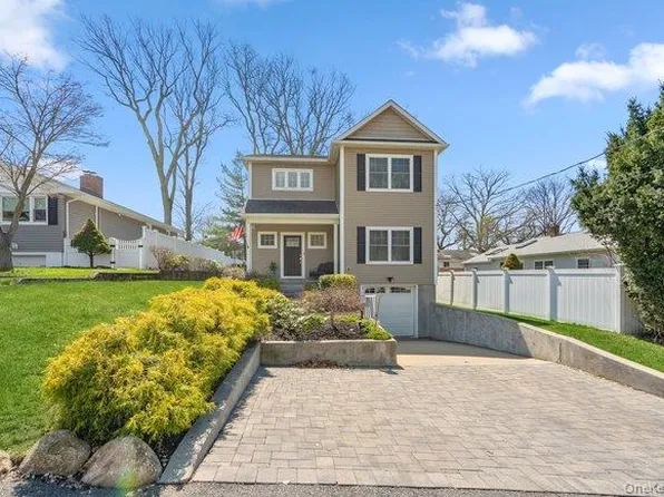 4 Knollwood Avenue, Bayville, NY 11709