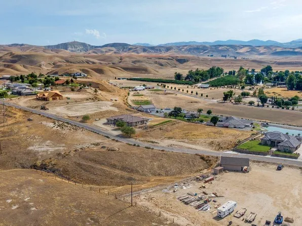 1 Rio Mesa Dr, Bakersfield, CA 93308