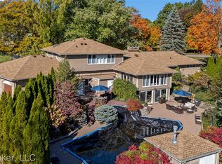 7357 W Greenwich Dr, Bloomfield Hills, MI 48301