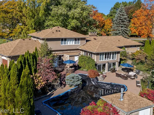 7357 W Greenwich Dr, Bloomfield Hills, MI 48301